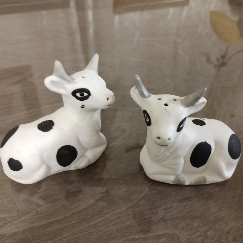 3/$30 Cow Salt and Pepper Shakers Set of 2